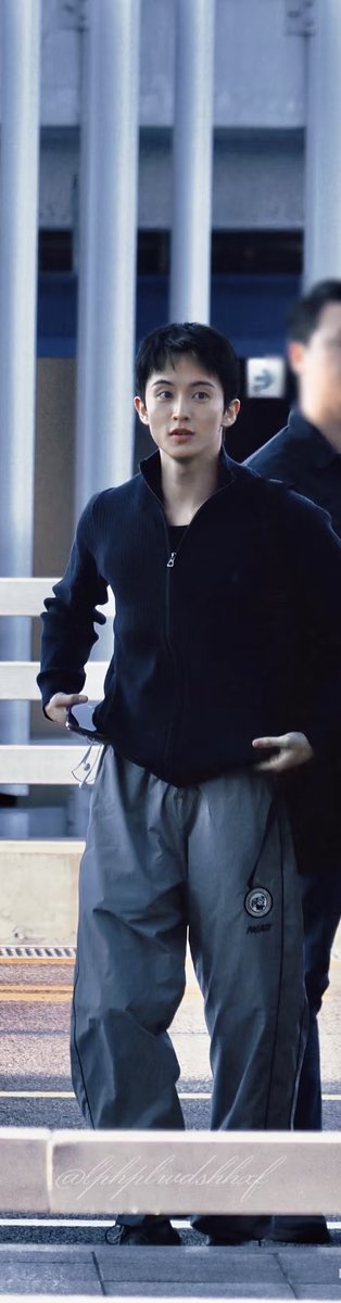 upperroomarklee's tweet photo. cleansing the timeline with pure cute mark energy because he’s truly the only thing worth looking at today. https://t.co/t4Ks8BQPUD