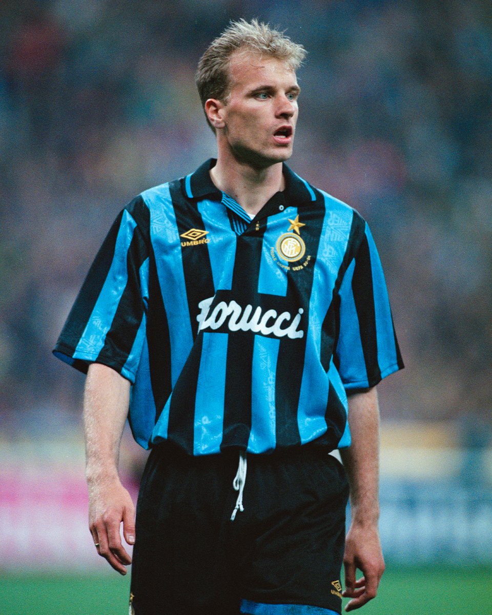 EuropaLeague's tweet photo. Dennis Bergkamp 🥶

#UEL https://t.co/gZdE6DMaFP