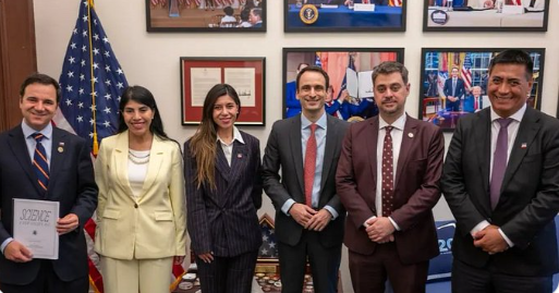 Iherreraa's tweet photo. Critican a Kast y al gobierno a cada rato, critican a Trump y a EEUU, pero la Ministra Lincolao lleva a Manouchehri y Cicardini a la NASA y a la Casa Blanca, y los invita a participar del debate sobre la regulación de la IA, y ellos felices de ir.  Las convicciones de los zurdos https://t.co/6xW2EHot3v