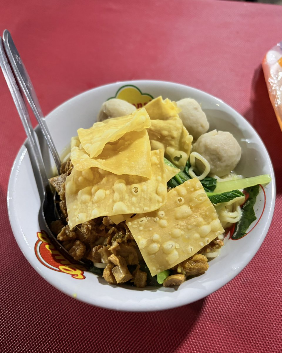 baedebleu's tweet photo. sering, tapi cuma berani ambil foto makanannya doang. https://t.co/QcTVcK0NzV