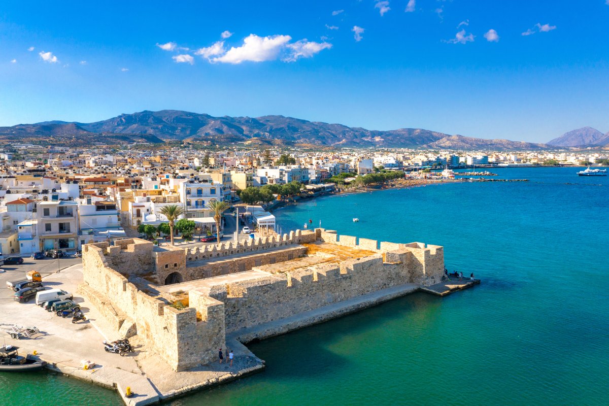 hellenicseason's tweet photo. Ierapetra is a quaint coastal town located on the southeastern edge of the island of Crete.

One of the highlights of visiting Ierapetra is its breathtaking natural scenery. The town is framed by the Libyan Sea to the south and the scenic mountains to the north 💯 https://t.co/4bPy7CcyVY
