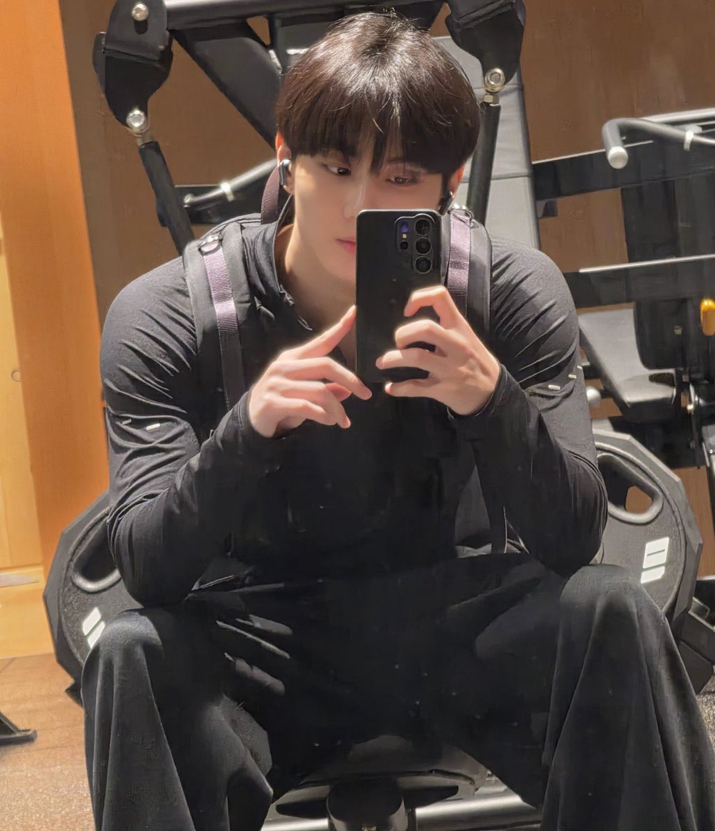 iceforhoon's tweet photo. apaga essas fotos jungwon ngm quer saber disso na internet https://t.co/8yql353dxA
