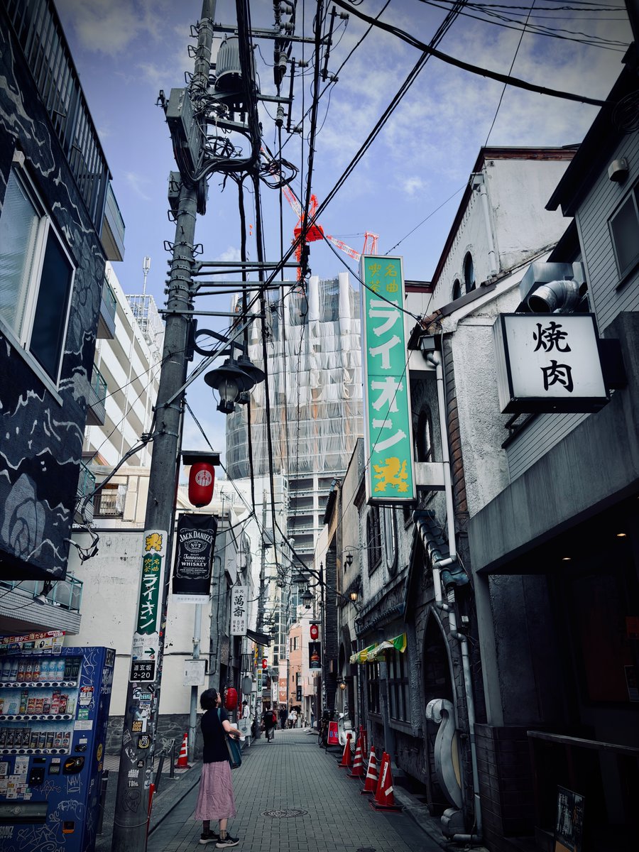 MULTIS1100S's tweet photo. 道玄坂の裏路地より②
#iPhone17 https://t.co/M4IPqdL7E7