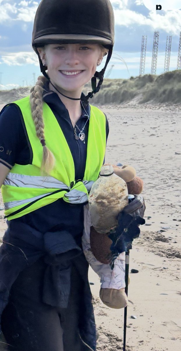 waddells74's tweet photo. It takes 2minutes to #Binit #litter left behind #Cambois beach 🏖️ 🌊 saving all 🐳 🐬 🦭 🐙 🐦 🐶 🐴 from #Plastic pollution ⚠️ try harder humans 🗑️ 👍 xx https://t.co/EqY3eL0woI