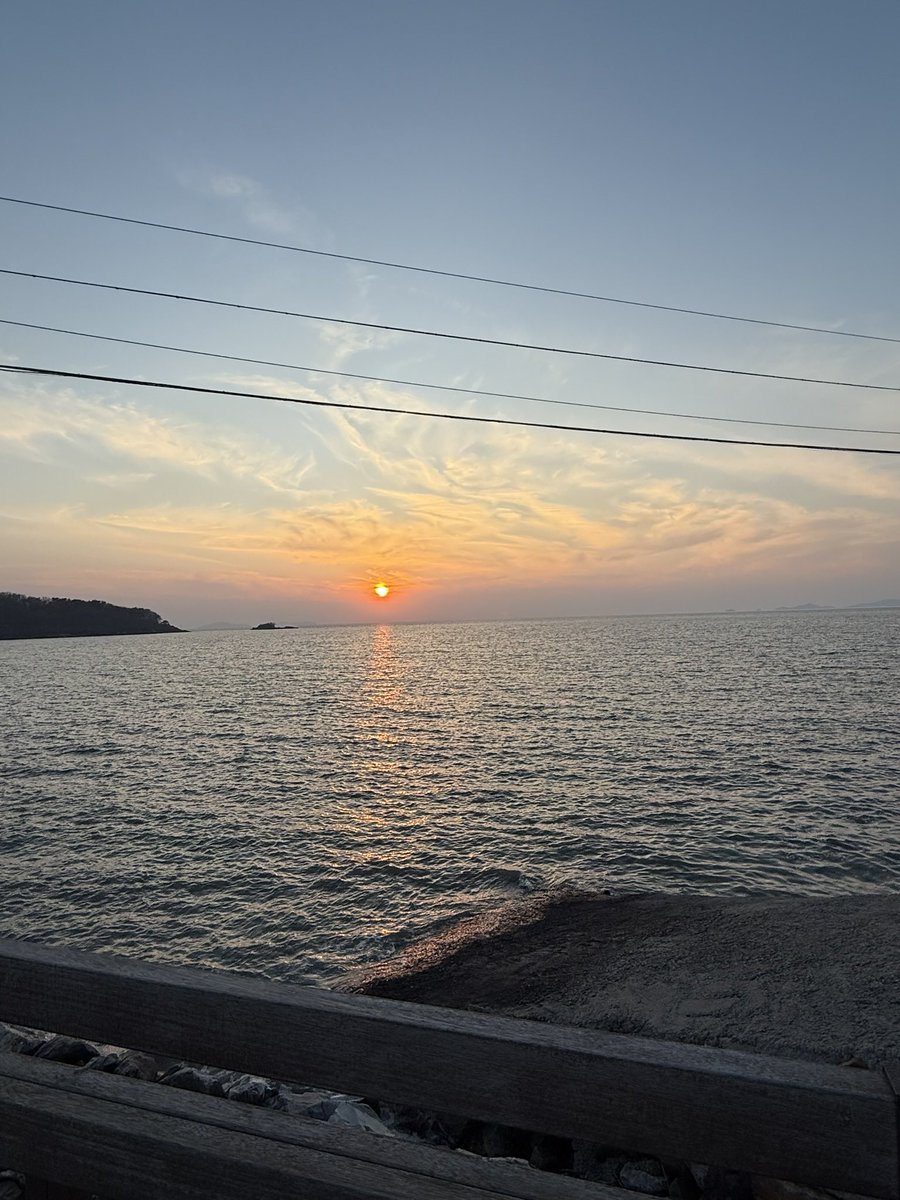 Ap_pl_e_1004's tweet photo. 다들 즐거운 한가위 보내세요!
행복한 연휴 되시길! https://t.co/bX4bVUUA1D
