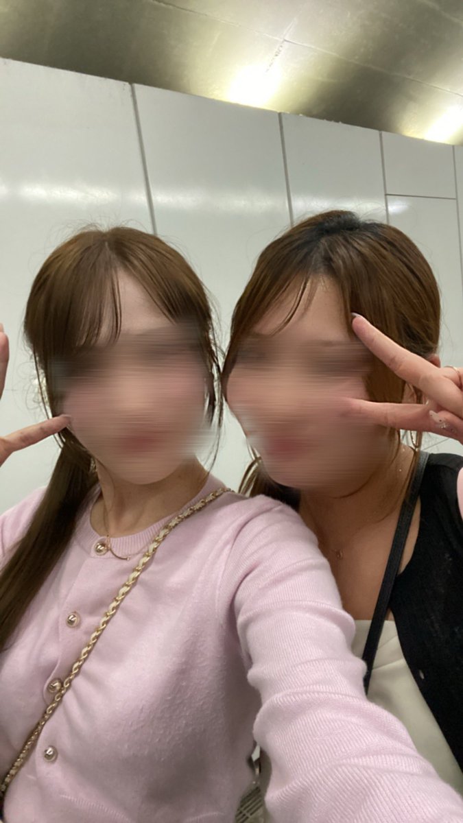 mari_____haruse's tweet photo. 公演前にお友達になったのに公演後も居酒屋さん行って(夜ご飯誘ったら叫んでたw)
次のツアーも連番応募しよって仲良くなったの凄すぎる‼️✨

トレカケースも煽って買わせたまであるwww(黒板の温世くん恵んで頂いた😭)

髪型も双子ちゃんみたいで可愛かった🎀🤍

交際0日婚の気持ち分かった(？) https://t.co/I8gNDpNZqD