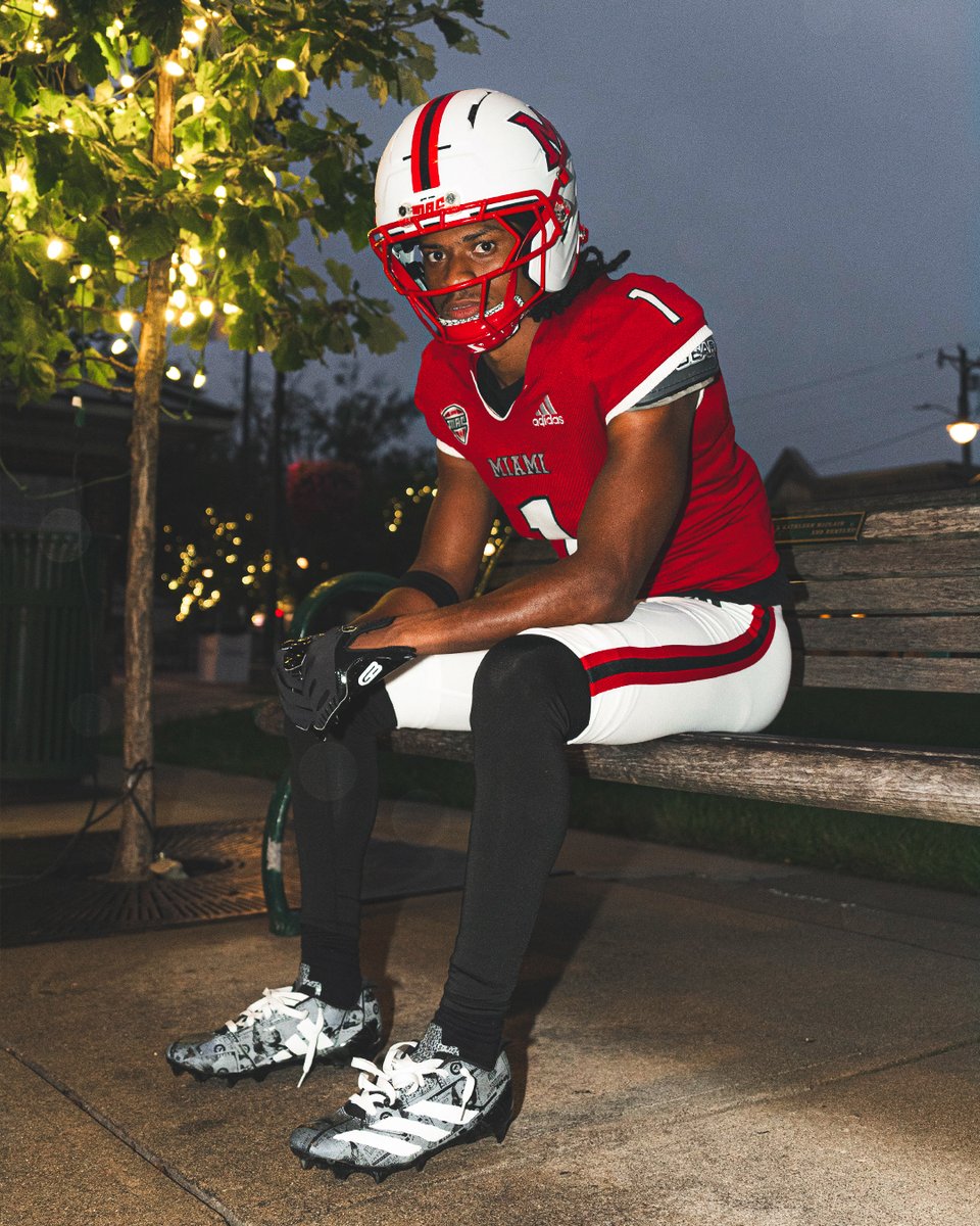 MiamiOHFootball's tweet photo. 𝐂𝐨𝐦𝐢𝐧𝐠 𝐡𝐨𝐦𝐞 𝐢𝐧 𝐭𝐡𝐞 𝐂𝐥𝐚𝐬𝐬𝐢𝐜𝐬 🔴⚪️🔴

#RiseUpRedHawks | 🎓🏆 https://t.co/soswraBaCj