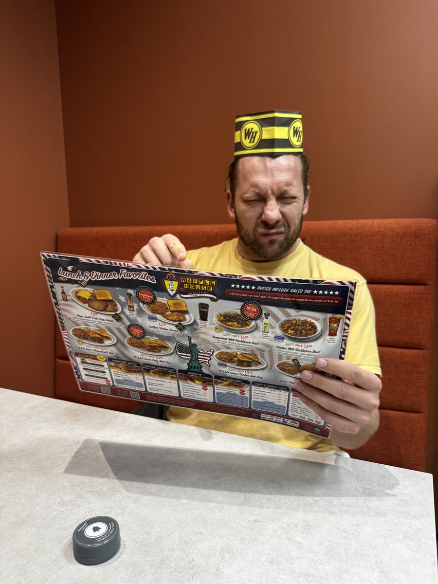 Harada_TEKKEN's tweet photo. Kenny Omega stopped by the Waffle House at VS Studio. We’re about to have dinner together. https://t.co/Nygog8EqsC