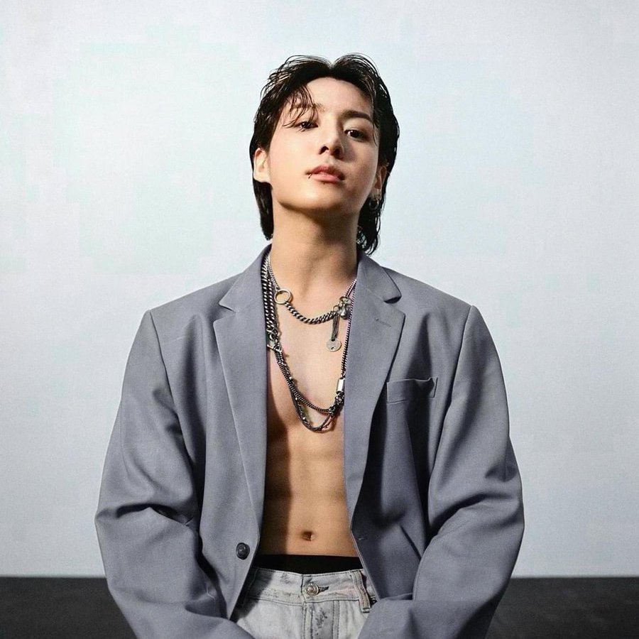 kchartsmaster's tweet photo. “Seven (feat. Latto)” by JUNGKOOK has now spent 132 days at #1 on the Spotify South Korea chart (73,150 streams). https://t.co/mhGRclHzA5