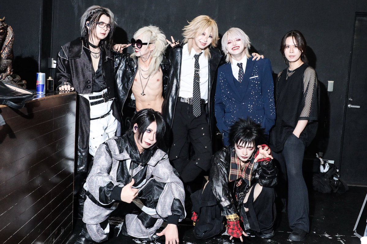 official_gravi's tweet photo. 2026.09.23 渋谷CLUB asia
-百阿修羅夜行 FINAL-

1.C4NDY
2.星になるまで 
https://t.co/ykWeSTyTCW feat.喰 @Qu_mathilda 
4.キュートアディクション
5.アソビタイ病
6.the LI3ght_ON/OFF
7.ピンク•ドーナツ　
8.飴時々何時モ腫レ
9.D for U
10.甘乞<3 feat.Nea @sugar_Nea 
11.林檎
12僕らSCRAPER 
13.客が欲しい
14.プワゾン
15.黒

en0.instrumental
en1.阿修羅-君ノ為ノ腕-
en2.スパイラルスパイダー
en3.人生カワタニエン

Support Drummer:@Dr_Hyuga

-THANK U STRANGER-

#グラビティ