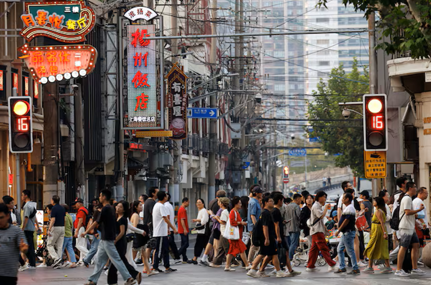 Dofisfut's tweet photo. @NathanAckley @Pepe_Yanks The incessant necessity to lie about what China is or looks like gives me chills. China is very developed, most of its developed areas look like Japan or NY 5th avenue full of ads OR clean modern streets. But a BIG chunk of China is like this, Shangai for example: https://t.co/lCitVc83cX