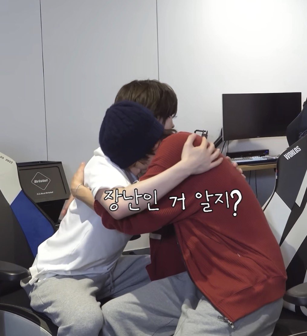 kyungdokd's tweet photo. 키 더 큰데 덩치는 더 작아서 품에 들어가려고 몸 꾸기는거 나 진짜 boom될것같음 https://t.co/nsNAa7DZRp