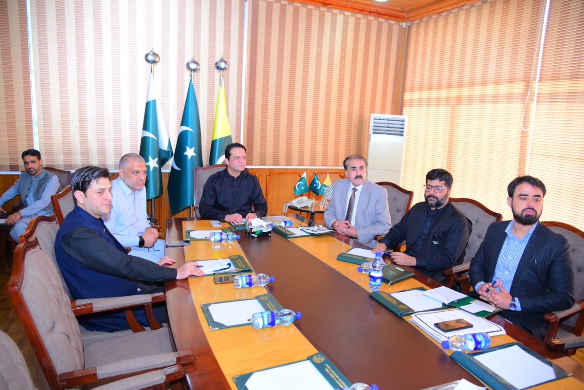 sifcpakistan's tweet photo. Taking Reform agenda to Azad Kashmir!

Prime Minister Azad Kashmir Iftikhar Gillani (@igillani) was apprised about the two top priorities of the Government, Special Economic Zones and Regulatory Reforms.

Discussions to promote industrialization and SIFC's support in facilitation and attracting investments were held.

Prime Minister acknowledged the efforts made under Asaan Karobar framework and vowed to remove barriers for investment and reduction of compliance cost on Businesses. 

#SIFC #AJK #InvestPakistan