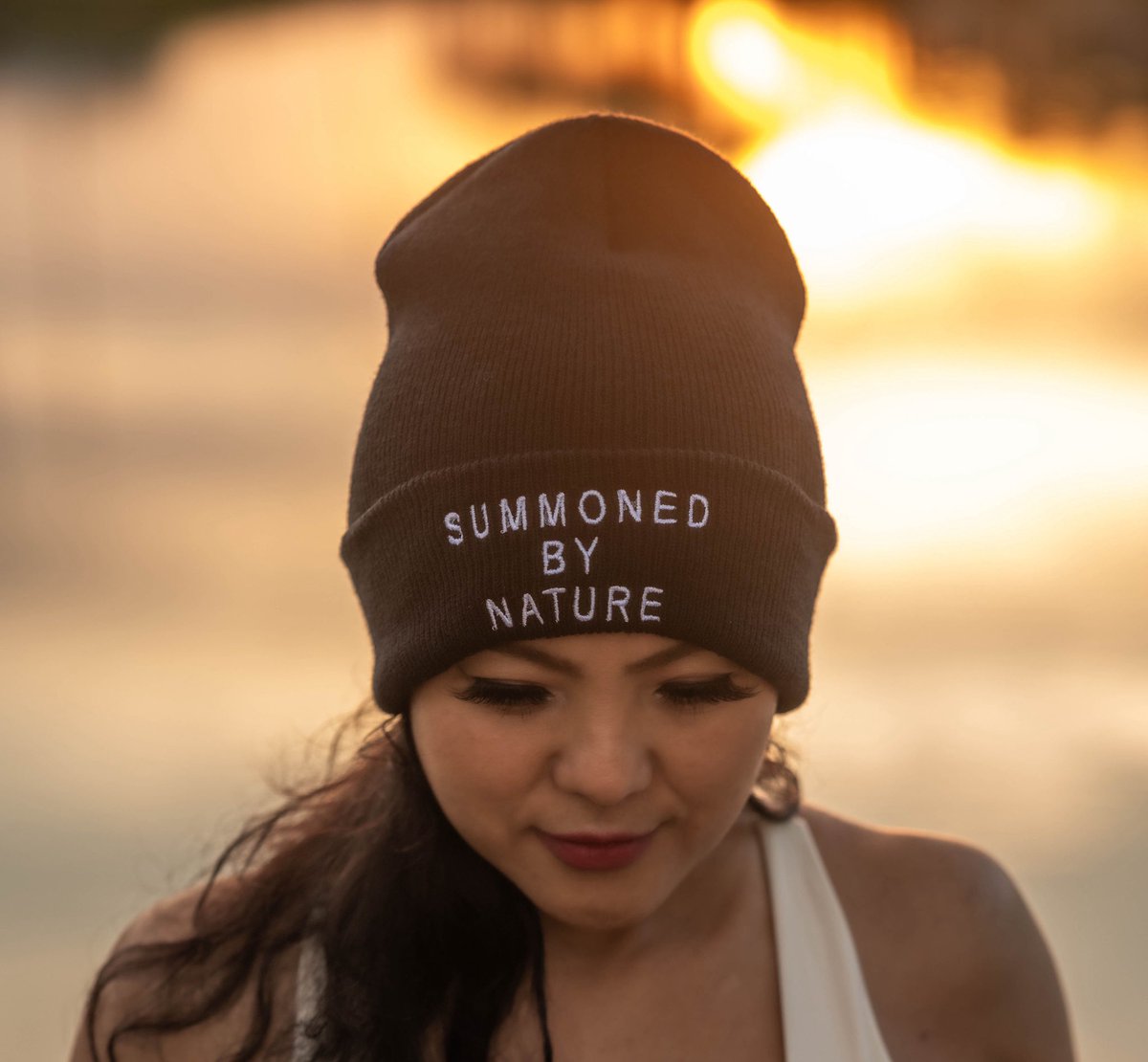 summonedbynat7's tweet photo. Fall is officially here and Summoned by Nature has all your Fall apparel needs on deck! One of the best accessories we feature are our trucker hats and beanies! With a variety of colors, they match seamlessly with any fit. Whether you're running errands, working out, https://t.co/rHWssWdGMU