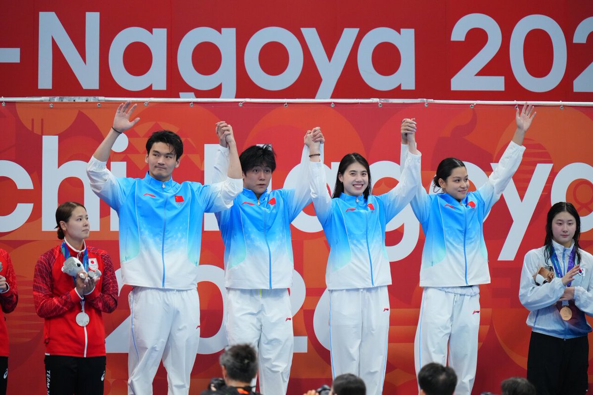 zhiyiilyy's tweet photo. chn mixed medley relay team 🥇✨ https://t.co/y4QXUyo2ev