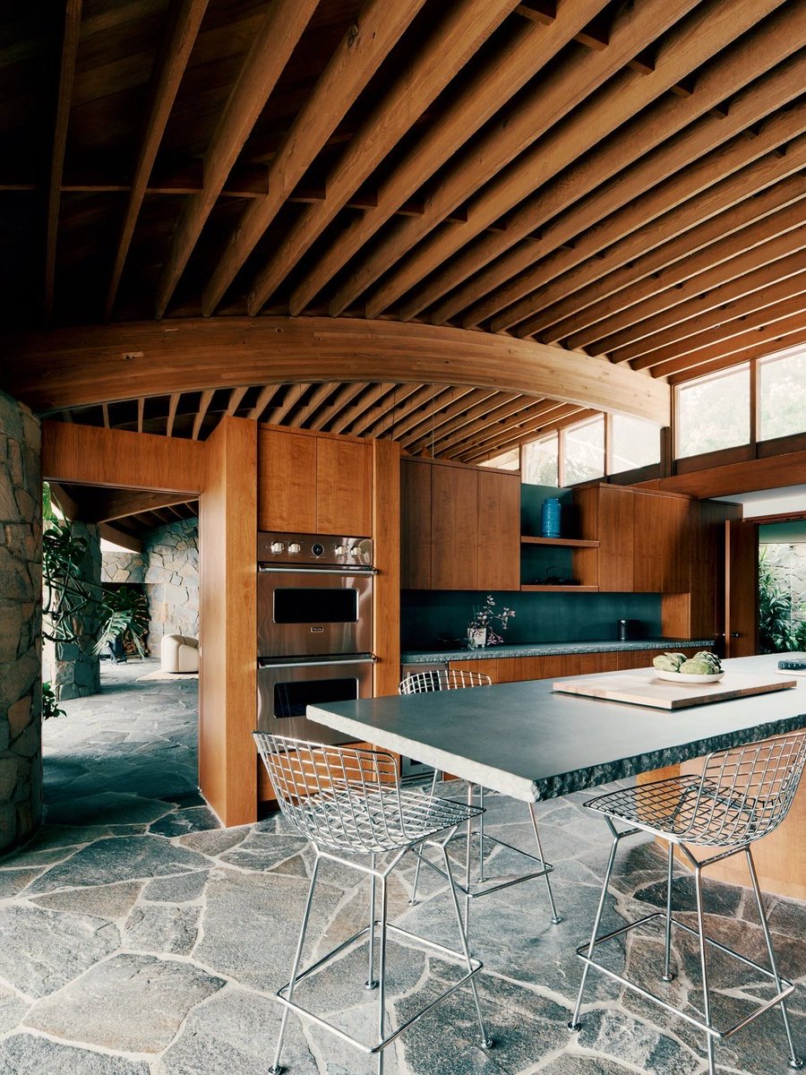 ConnerPerryArch's tweet photo. Lautner's Castle. Kitchen under the curved wood ceiling: cantilevered stone island, Bouquet Canyon floor, clerestory light.

Photo: Joe Fletcher
https://t.co/5w7A5RiwcR https://t.co/B8WgeCjjwN