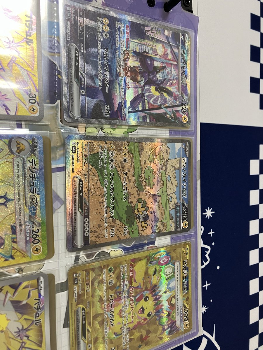 stitch32500's tweet photo. 週末のFGHに向けて
【初めてトナメが見えたシティリーグ】
4-1で勝てばトナメの魂卓でサーナイト相手にサイド5-0から大捲りされてトナメ逃したね。自分の詰めが甘かったので、その後車の中で1時間茫然としていた。
勝っても負けても、ゲラゲラ笑いながら楽しめばいい！もう一度遊ぼうか、ミライドン⚡️ https://t.co/APf1m8Tqsi