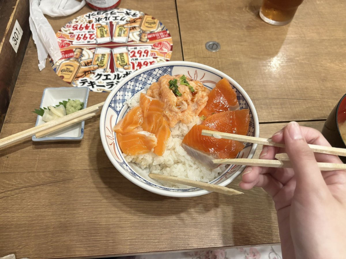 yumemi_rbcl's tweet photo. 箸が2連続で折れる強運の持ち主は私♡
私より箸折ってる人教えて？？ https://t.co/WRfsgChXF1