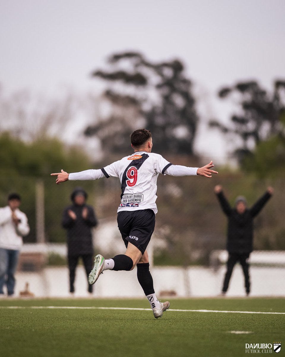 DanubioFC's tweet photo. ✊🏻 Triunfo clave de la 𝐬𝐮𝐛-𝟏𝟕…

1-0 ante Defensor Sporting. 

#LaUniversidad🎓 https://t.co/4vWtauBHAu