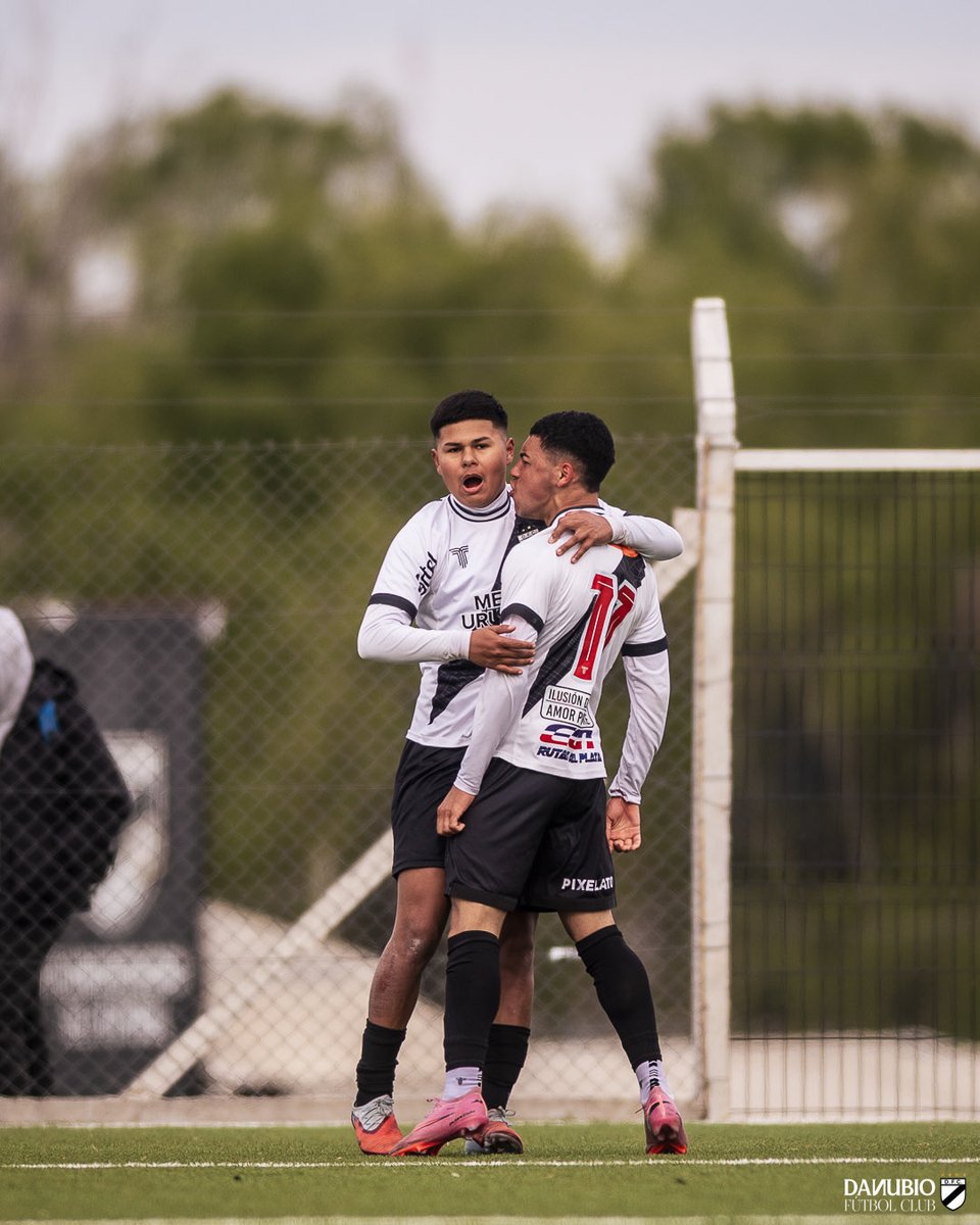 DanubioFC's tweet photo. ✊🏻 Triunfo clave de la 𝐬𝐮𝐛-𝟏𝟕…

1-0 ante Defensor Sporting. 

#LaUniversidad🎓 https://t.co/4vWtauBHAu