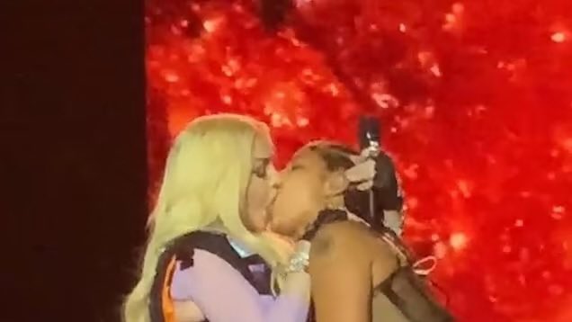 Angiesbitch33's tweet photo. My favorite bisexual❤️💋 https://t.co/FDVzA1bDng