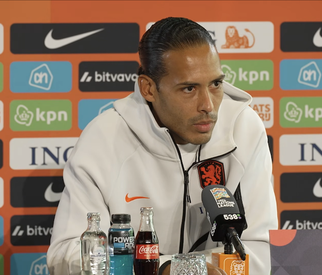 TouchlineX's tweet photo. 🚨🗣️ 𝗡𝗘𝗪: Virgil van Dijk about deciding to continue with the Dutch National Team:

"I had a meeting with Xavi. Within 10 seconds I knew I had to continue."

• How? Why so quick?

"Because he told me I was Virgil van Dijk." https://t.co/0rS17WVaa0