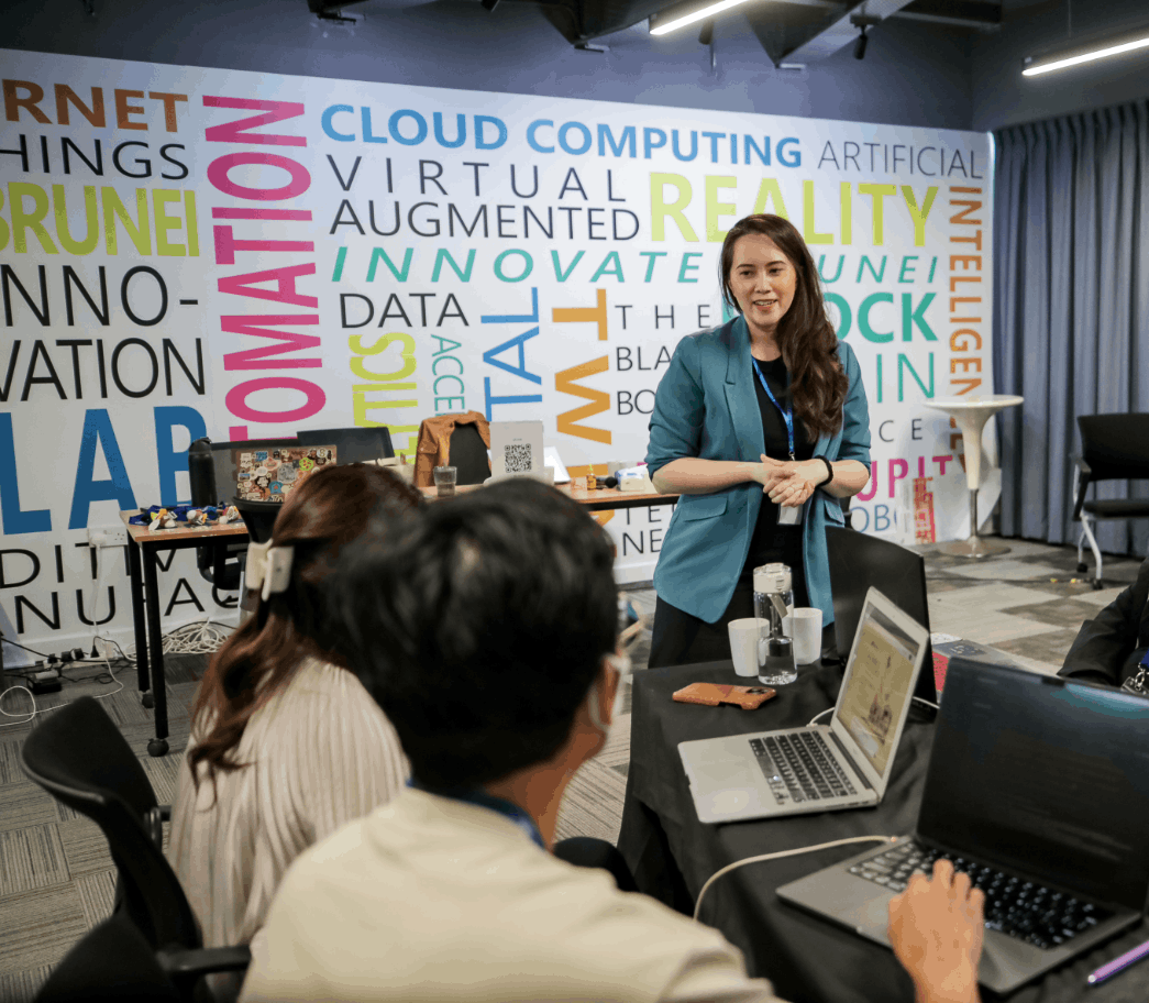 ysealipe's tweet photo. U.S. entrepreneur Cam Houser and YSEALI Professional Exchange participant Liyana Hanif explored how AI built on American made technology is transforming entrepreneurship in a reciprocal exchange that promoted collaboration between U.S. and Bruneian innovators. https://t.co/WXJojbj6KT