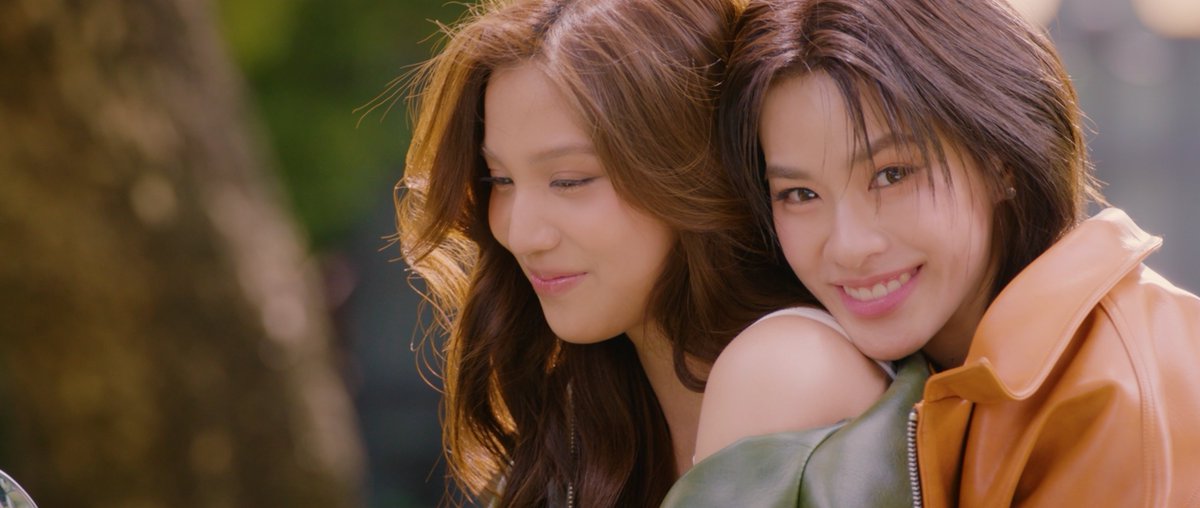 GMMTV's tweet photo. ส่งต่อความหวานแบบต่อเนื่อง 💖
#MoonshadowSeriesEP7

@emiamily @beonnnie https://t.co/qV2G7S6UOy