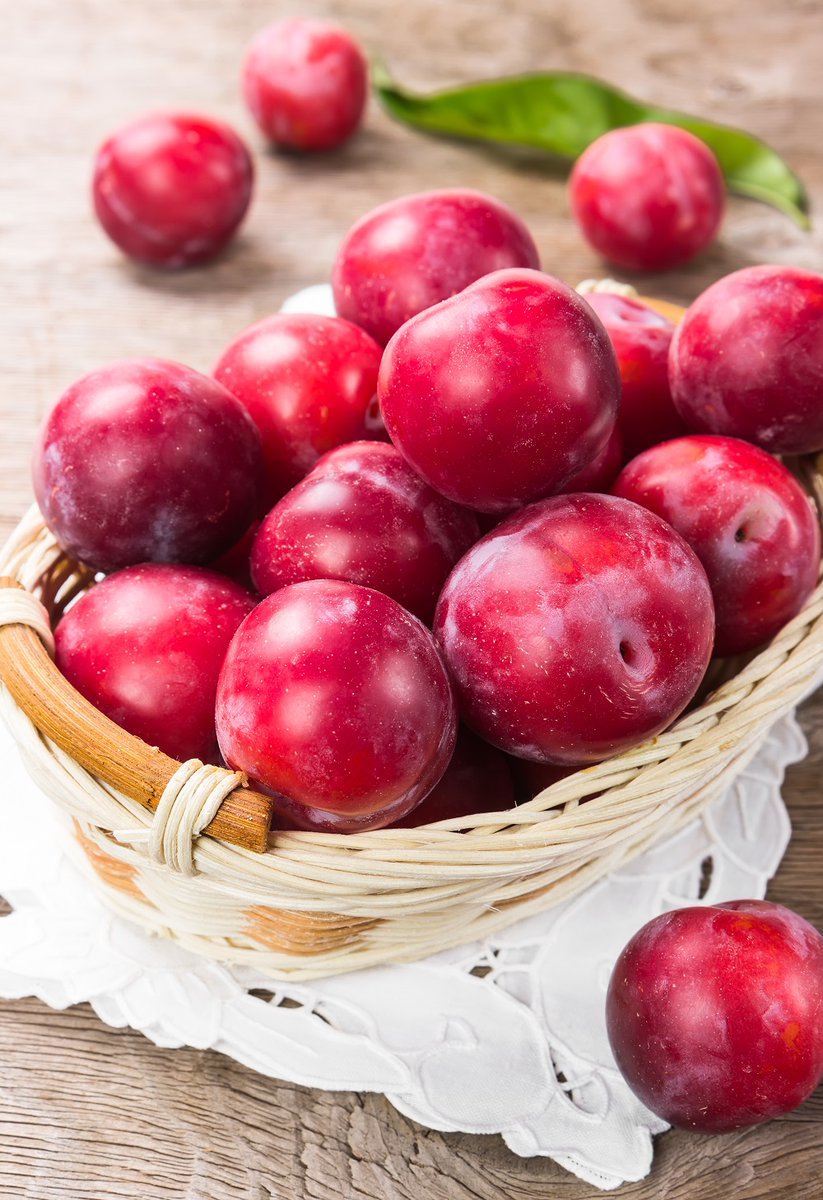 amerix's tweet photo. If you are suffering from constipation,

• Eat Red Plums.

• Or, Red Grapes and Pears.

• Or drink UHT milk.

Don't eat pawpaws and vegetables.

Pawpaws won't slide nyweeeeeee from your mouth to lubricate the rectum. That is a fallacy.

During constipation, you don't need vegetable fibre. They will irritate the gut, annoy bacteria, and block the exit.

Plums, grapes and UHT milk are osmotic laxatives.

Plums and grapes have sorbitol.

UHT milk has lactulose.

Sorbitol, however, is the best.

Sorbitol moistens the faeces and motivates bacteria to eat the faeces, thereby making the stool softer. 

Simple. Effective. Proven.

Remember, I said, IF YOU HAVE CONSTIPATION.