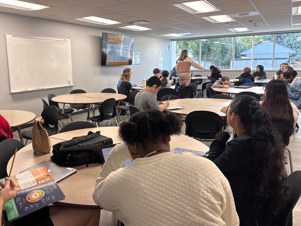 OPS_Virtual's tweet photo. Our 8th graders are learning about college from our counselor, Mrs. Stover today! https://t.co/gfmgyCWm4j