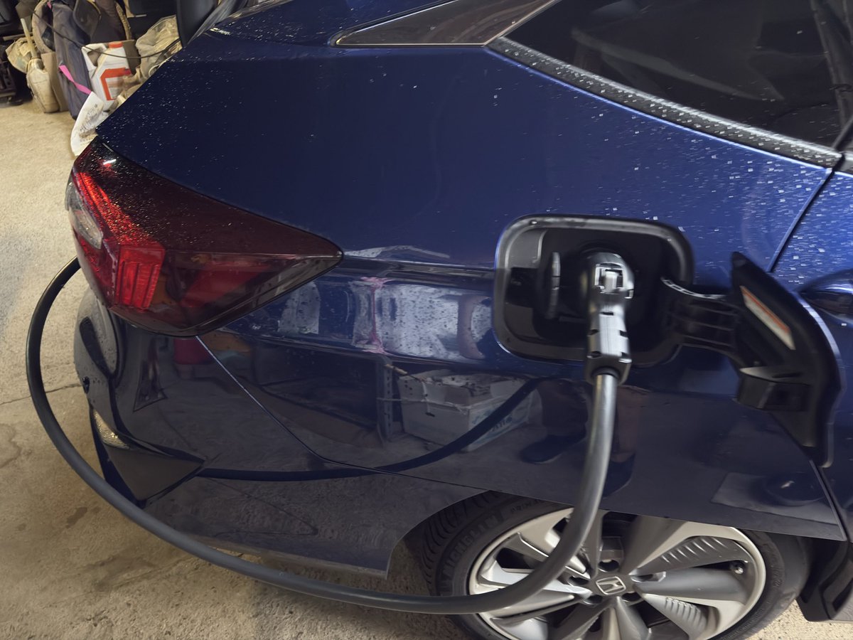 shake5salmon's tweet photo. お盆くらいに買って、やっと試した。
#クラリティPHEV #パワームーバー #ニチコン https://t.co/PlXcY6ksiG