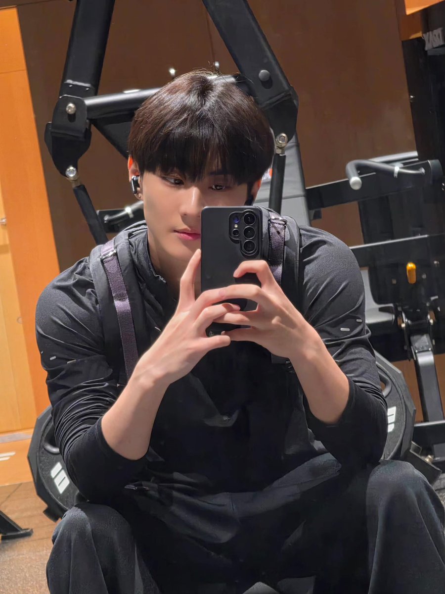 guuu_242's tweet photo. 너지금뭐하는거야여자들다죽일려고작정을햇나오천만여자들지금너땜에게거품물게생겻다 https://t.co/LmEiR9oWUK