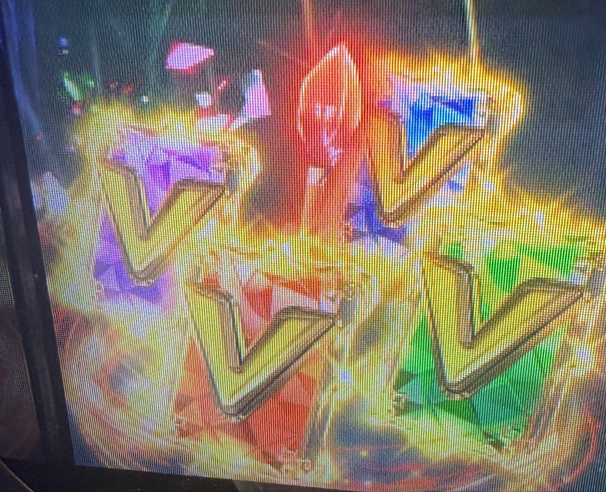 lzyoj's tweet photo. 国宝認定取り消します。駆け抜けループでめり込ませておわり-82k
#リコリコ
#リコリスリコイル
#千束誕生日 https://t.co/o3gmTGELxG