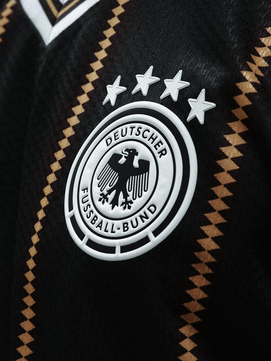 iMiaSanMia's tweet photo. 🇩🇪 Germany's Adidas farewell kit, the last kit by Adidas before the switch to Nike next year https://t.co/xfbHiV2TGv
