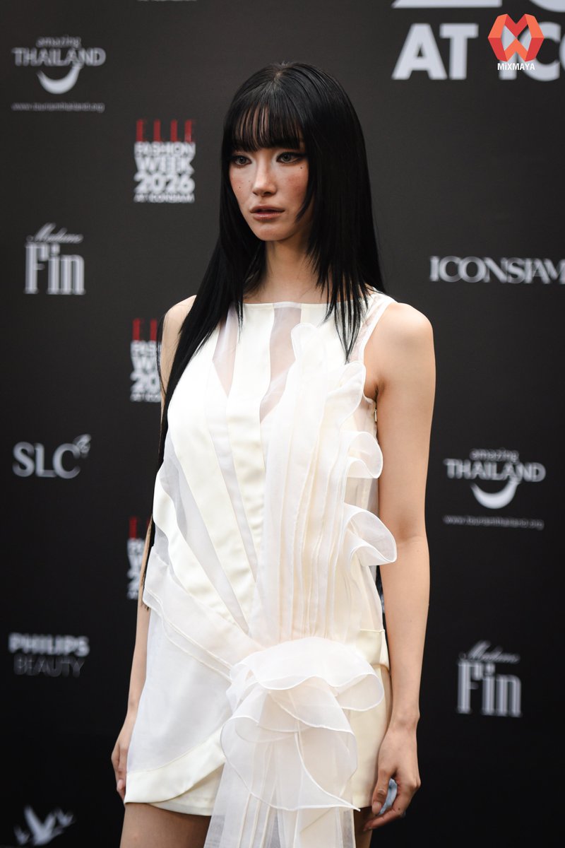 webmixmaya's tweet photo. "จิงจิง ปริยพิชญ์ ยู" ร่วมงาน "ELLE FASHION WEEK 2026 PRESS CONFERENCE"

JINGJING PROUDLY TO EFW2026
#EFW26xJingjingYu #jingjingyu 
#ELLEFashionWeek2026 
#EFW26ATICONSIAM
#SeeYouAtTheTent https://t.co/WhbOHdOblI