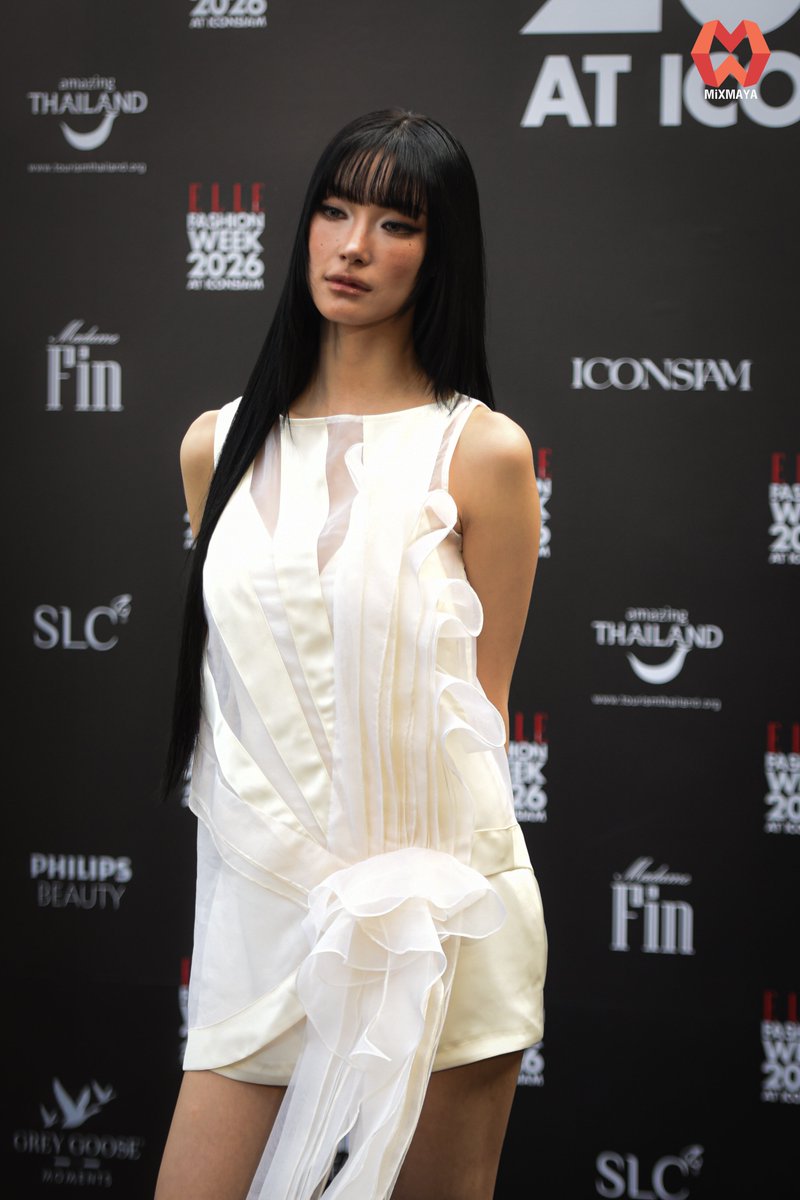 webmixmaya's tweet photo. "จิงจิง ปริยพิชญ์ ยู" ร่วมงาน "ELLE FASHION WEEK 2026 PRESS CONFERENCE"

JINGJING PROUDLY TO EFW2026
#EFW26xJingjingYu #jingjingyu 
#ELLEFashionWeek2026 
#EFW26ATICONSIAM
#SeeYouAtTheTent https://t.co/WhbOHdOblI