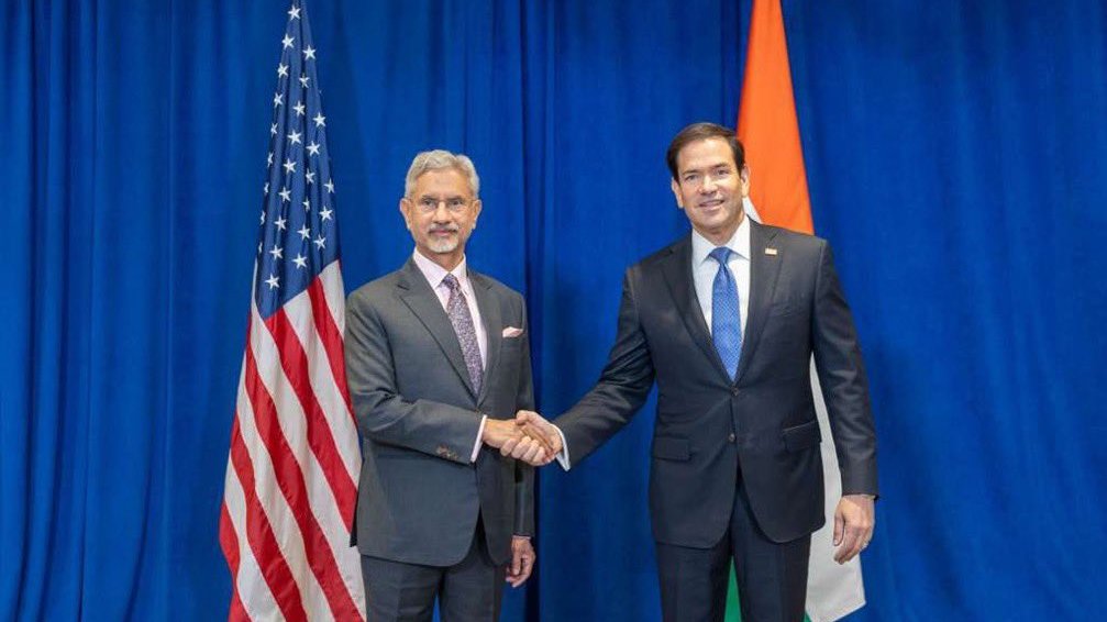 MeghUpdates's tweet photo. 🚨 BIG BREAKING 

India has raised CONCERNS over the 100% Russian oil TARIFF BILL during Jaishankar’s meeting with US Secretary of State Rubio in New York. https://t.co/g4rh7UovWY
