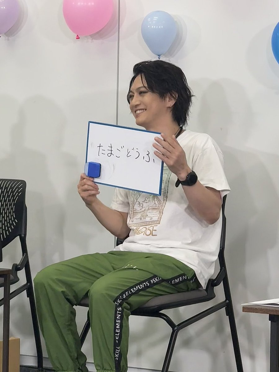 kyanyutakastaff's tweet photo. #月刊ゴールデンボンバー
メルヘンソープバブルSP

「たまごどうふ」のフリップを持った喜矢武さんです🍳 

タイムシフトは10/23(金)23:59まで↓↓↓
https://t.co/Q0ucwJ6fI1

#喜矢武豊 https://t.co/E3N7QWvOpF