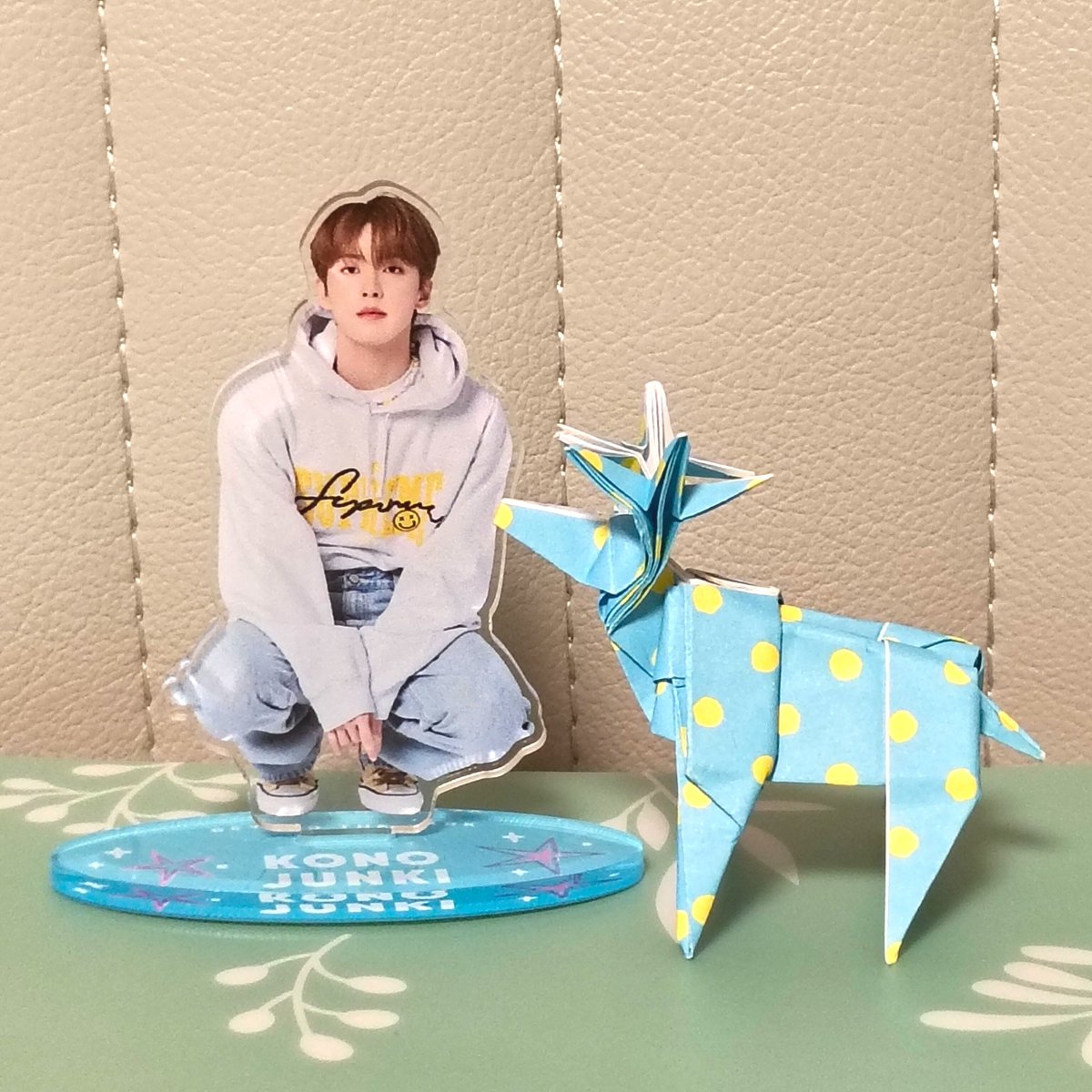 tomo02706563's tweet photo. 折り紙見つけてやっと折れたー🦌
途中わけわからんくなったけど🤣

純喜の言葉に癒されながらなんとか完成✨️

#FoldWithJO1
#JO1 #JO1_ANIMAL https://t.co/poDpJC3XJo