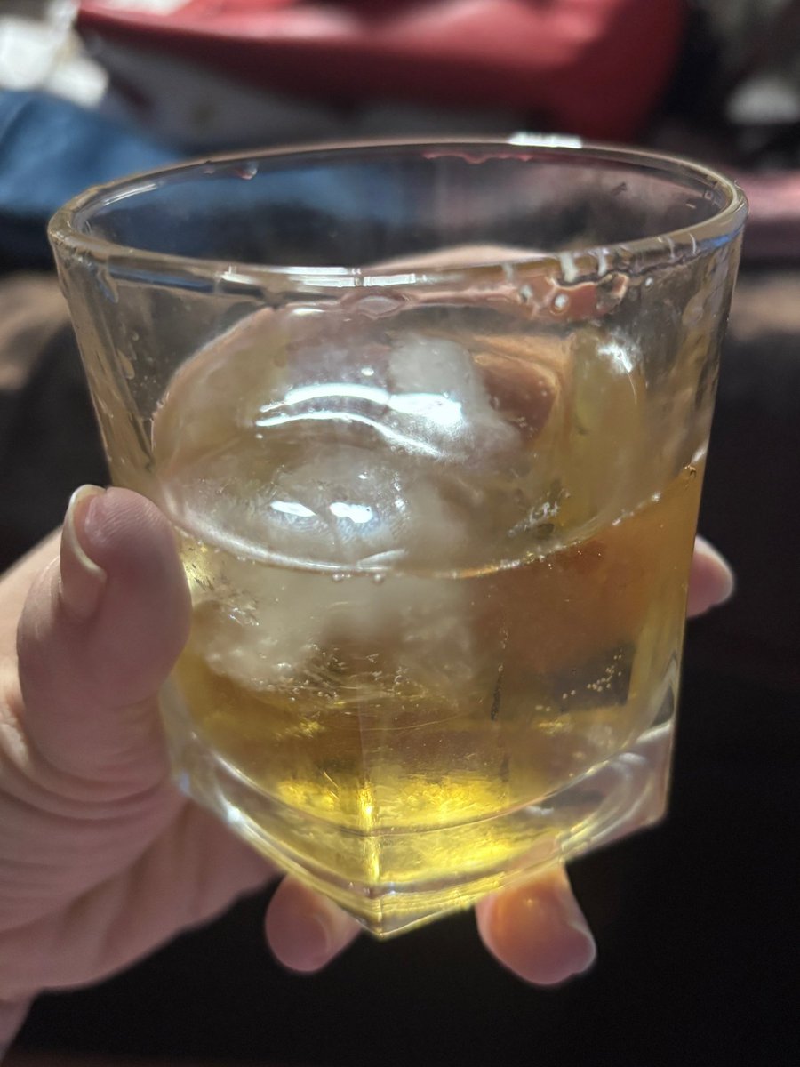 palmerdebra's tweet photo. How was your day? 😏
Well… this was mine. 😂🥃
E.T.51 Aged 10 Years Single Malt Rye Whisky, Product of Canada.
I decided I needed a little alcohol tonight, so I figured… why not try something new? 😜
#WhiskyTime #EndOfTheDay #CheersToMe #TryingSomethingNew #HowWasYourDay https://t.co/uOXACQEm8a