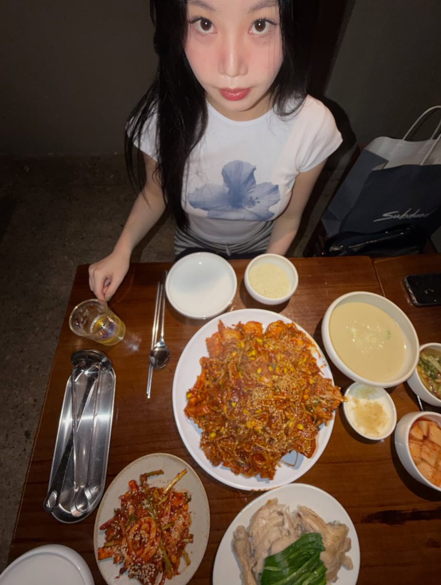 seosoojinl's tweet photo. romanticizing my dinner again https://t.co/1qtcfe5dym