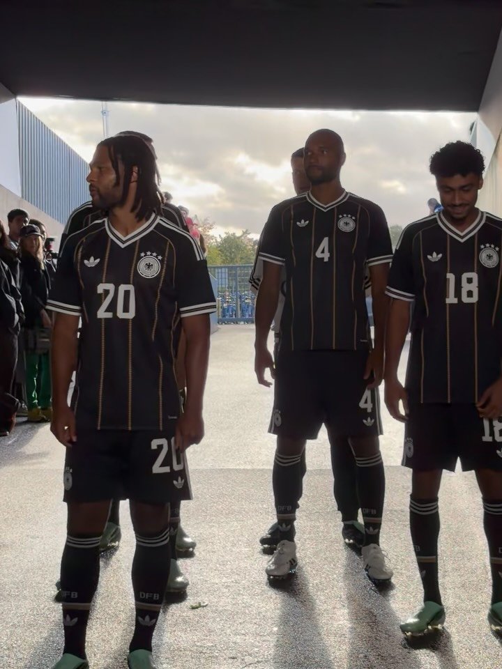 marcadegol's tweet photo. 🇩🇪👋🏼 @adidasfootball se despide de la Selección de Alemania con esta camiseta edición especial.

Adiós, vaquero. https://t.co/t8zbtEPzp8
