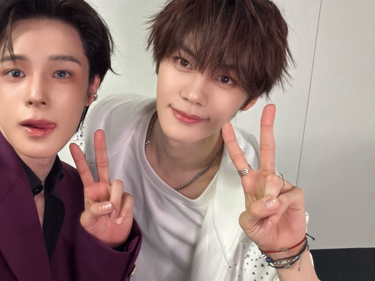 Zeynepnur0613's tweet photo. K from &amp;team weverse posted a selfie with Gyuvin! 🩵✨

"🫶🏻"

#AND2BLE #앤더블 #KIMGYUVIN #김규빈
#andTEAM #앤팀 #K #케이 https://t.co/pQblAdqpfS
