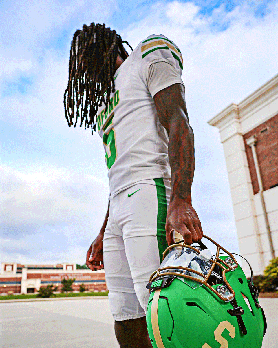 buford_football's tweet photo. Crisp whites. New lids. Same standard. 🥶

#Gloryland | #AppEra https://t.co/I6agOBjrnx
