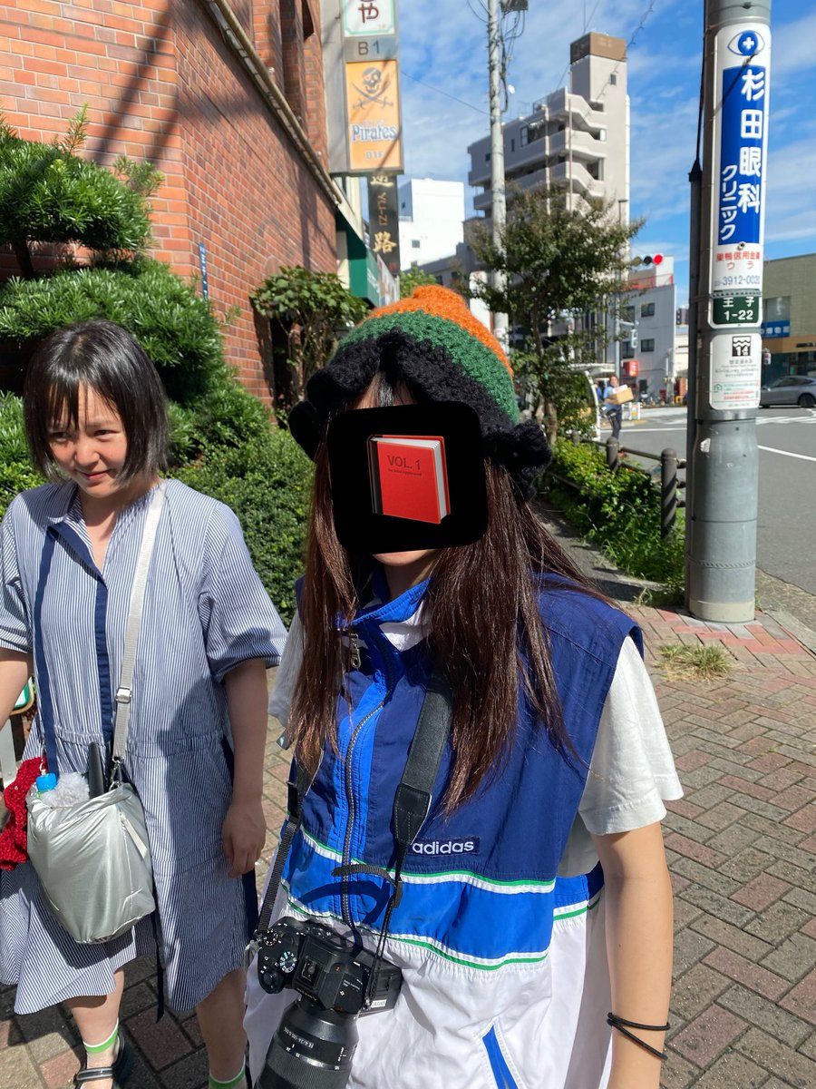 Hojukang227's tweet photo. 今回のとうきょうでの即興編み物シリーズは、ふるえる心臓ちゃん、オレンジスイカ帽、静脈帽(最後の写真……)🫀

かえりのかんしんせんでもトランスフラッグカラー帽(羽付き)できました。

どんどんあんで、らいねんの文学フリマで出したいです, https://t.co/700WaOrlph