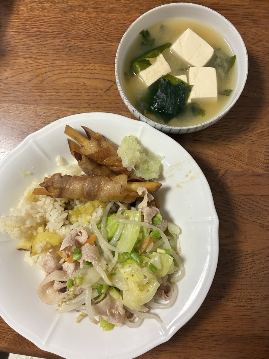 sumitaine's tweet photo. @BugHub_aukko でさつまいもご飯食べれて秋を感じれました🍁 旬を感じるごはんなんて本当にいつぶりだろうか https://t.co/szlvjLLstM