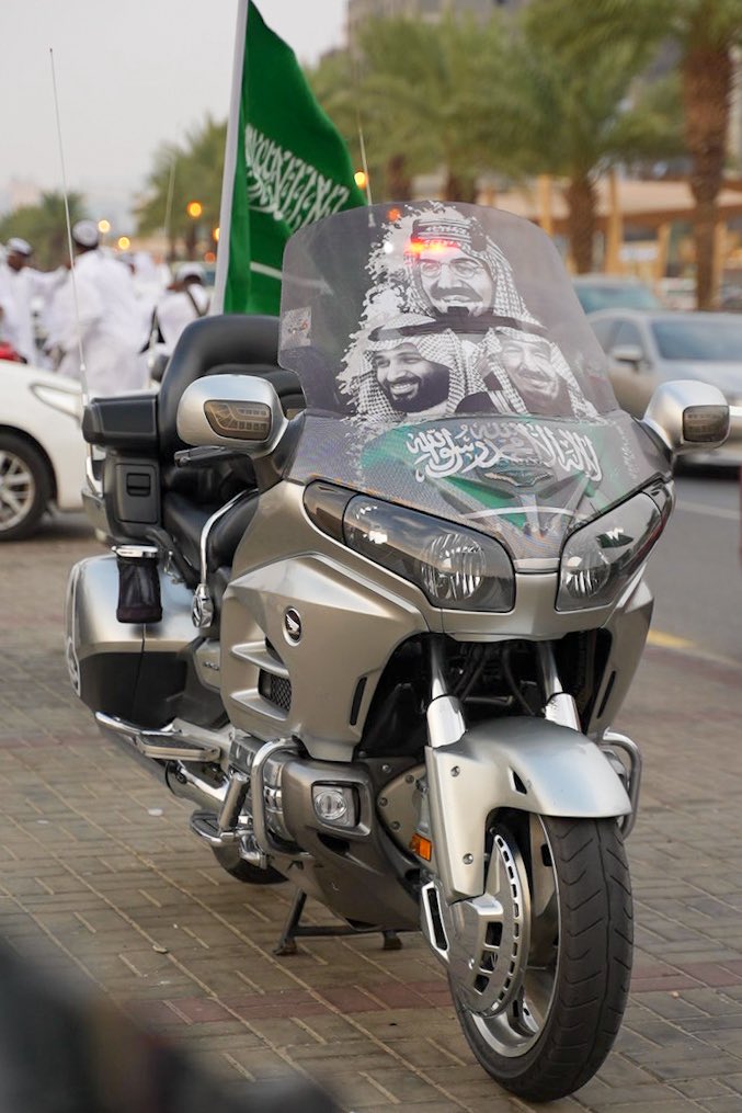 makkah_riders's tweet photo. صرنا بروق بـ سماها.. عزّ والينا 🇸🇦
راياتٌ تعلو وفرحةٌ تجمعنا في مسيرة أمانة #العاصمة_المقدسة 
وفريق #مكة رايدرز في 
#اليوم_الوطني_السعودي_٩٦ 
#اليوم_الوطني_٩٦ 
#اليوم_الوطني_الـ96 
#جدة #الطائف 
#السعودية https://t.co/5CpmO13yzL