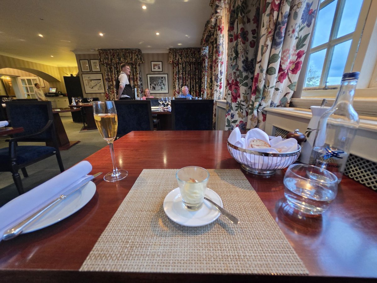 RuxtonLily's tweet photo. Palate Cleanser:
Pineapple Sorbet

@Greywalls_Hotel 
https://t.co/Cu0mUmjQGs
https://t.co/gZ86HU5Dp7
note:
post contains a photo from the venue and an AI edited image. https://t.co/opJvCzMt7r