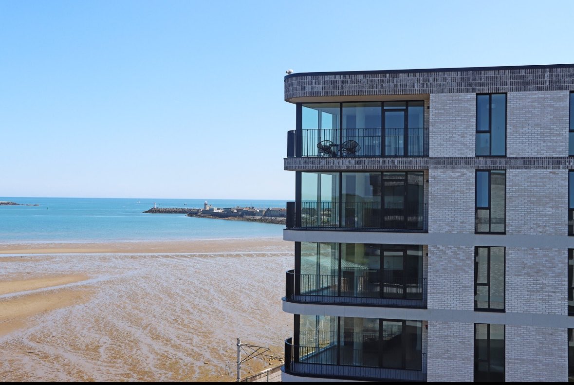 duzBme's tweet photo. BREAKING IRELAND 🇮🇪
Deer Park Hotel Howth: 175 Ukrainians living rent-free in a 200-bed hotel. Out by 8 Oct.
Moving into Claremont Howth luxury apartments, 100+ units handed over while 17,000+ Irish stay homeless. #HowIrelandWorks #HomelessnessIsNotNormal #IrelandFirst RT https://t.co/0NKJ1jllPV