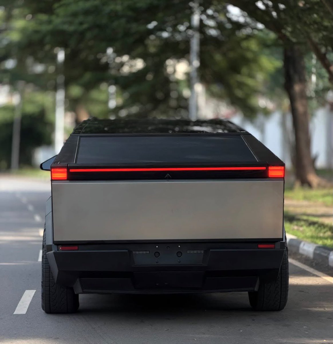NewAgeCorper's tweet photo. 🚘⚡ PREMIUM DEAL — 2025 TESLA CYBERTRUCK 🔥
💎 *2025 Model | Futuristic Electric Vehicle*
📱 Advanced technology | Modern premium interior
🌟 Built for performance, utility, and adventure
📜 *Duty Paid ☑️*
💰 *Price: ₦199M*
📍 *Location: Lagos 🇳🇬*
📞 Call/WhatsApp: ** DM https://t.co/2hmDnGE2B8